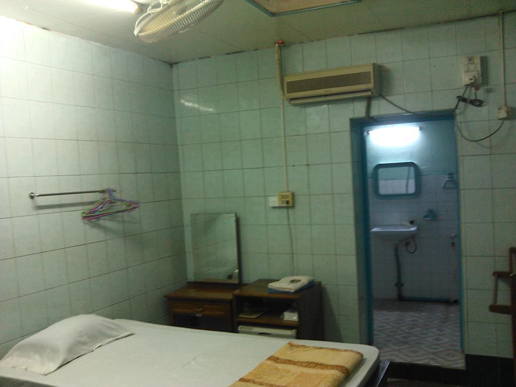 Breeze Guest House Maulmyine Room photo