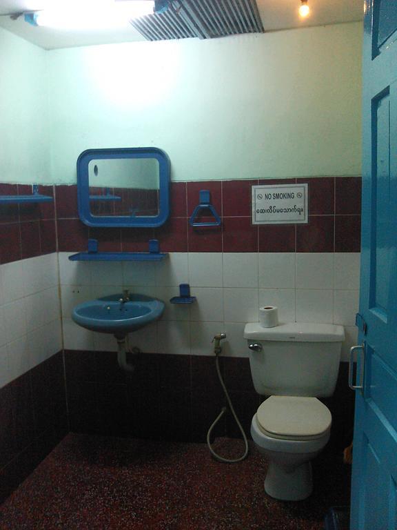 Breeze Guest House Maulmyine Room photo