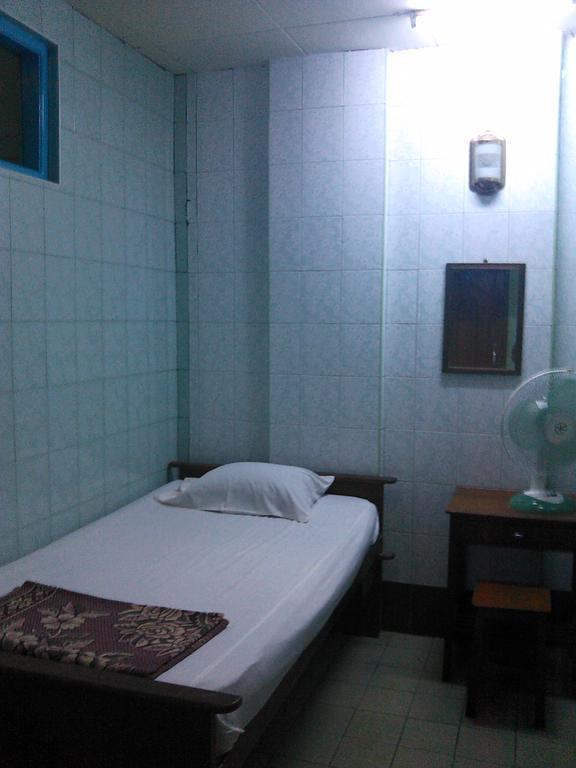 Breeze Guest House Maulmyine Room photo