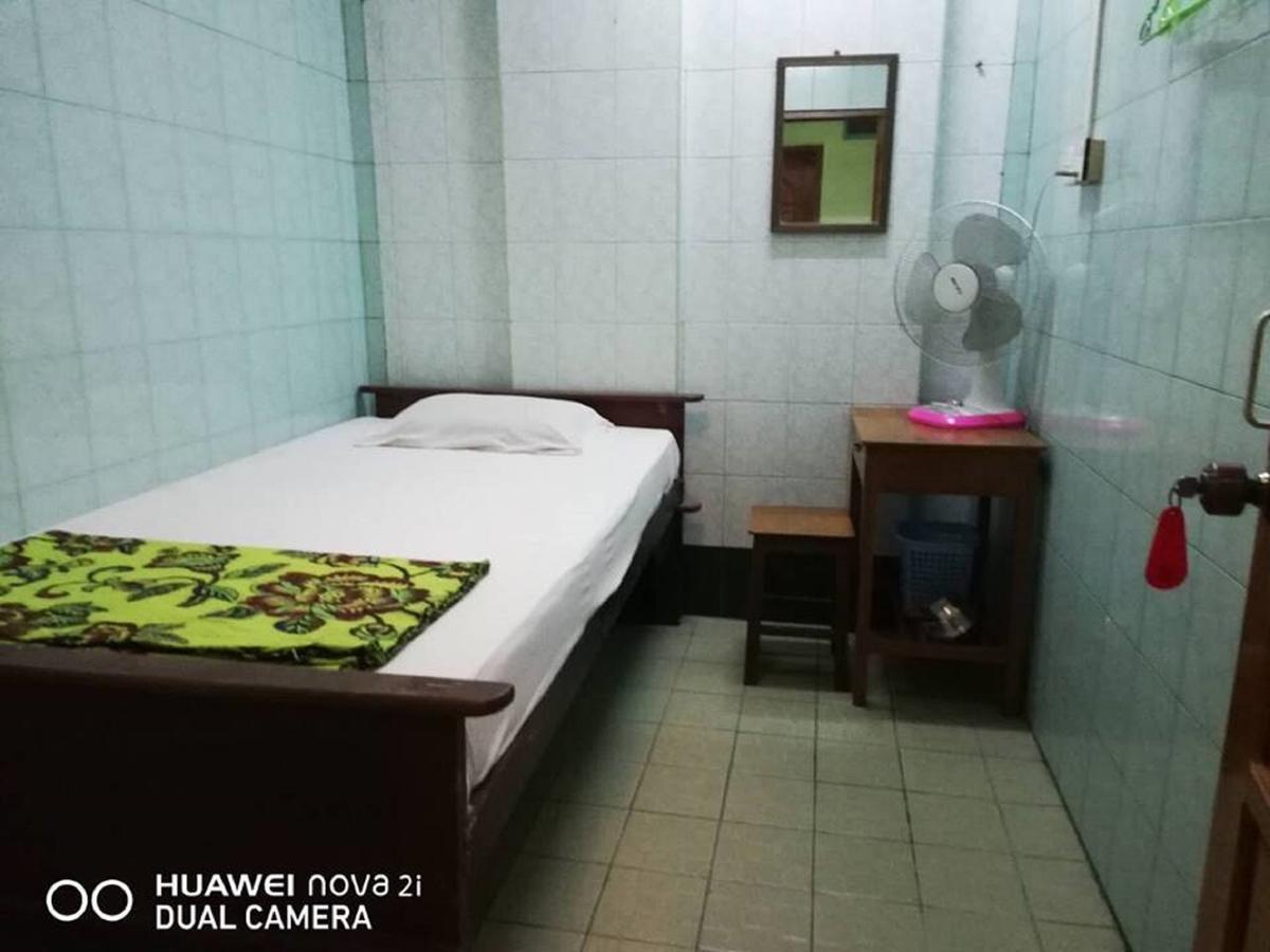 Breeze Guest House Maulmyine Exterior photo